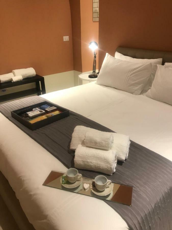Tresette Toledo Bed & Breakfast เนเปิลส์ ภายนอก รูปภาพ