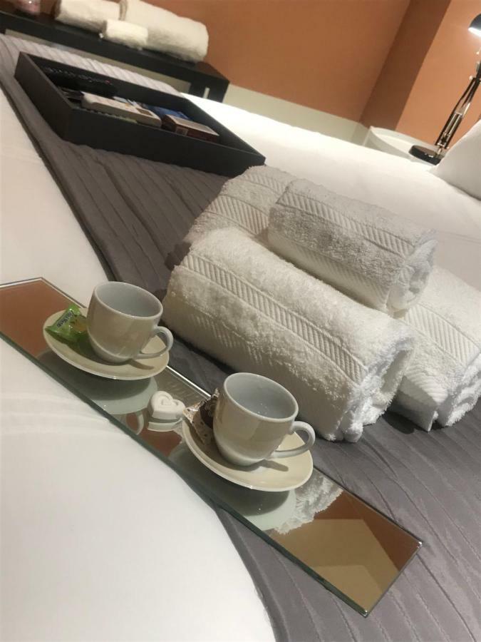 Tresette Toledo Bed & Breakfast เนเปิลส์ ภายนอก รูปภาพ