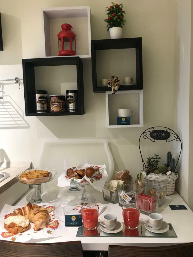 Tresette Toledo Bed & Breakfast เนเปิลส์ ภายนอก รูปภาพ