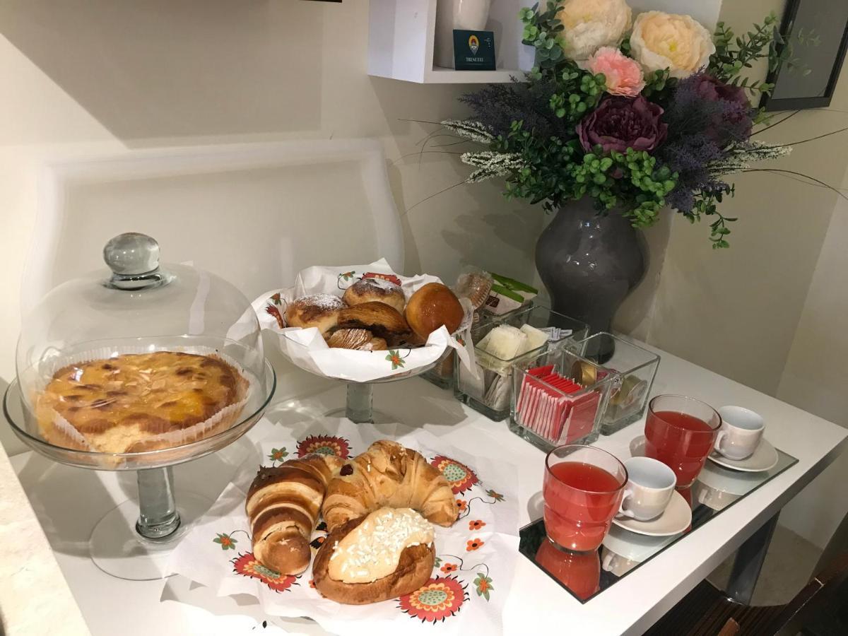 Tresette Toledo Bed & Breakfast เนเปิลส์ ภายนอก รูปภาพ